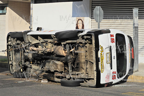 Vuelca ruta S3 tras choque con particular; hay 7 lesionados