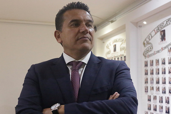 Responde Vivas a Erika Díaz: CTEP también tiene taxis “pirata”