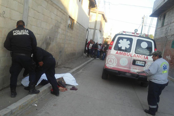 Joven apareció muerto en la vía pública