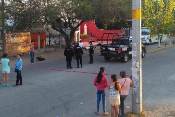 4 muertos deja ataque a camión que transportaba custodios y reclusas