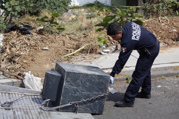 Abandonan caja fuerte en terreno baldío frente a Los Fuertes