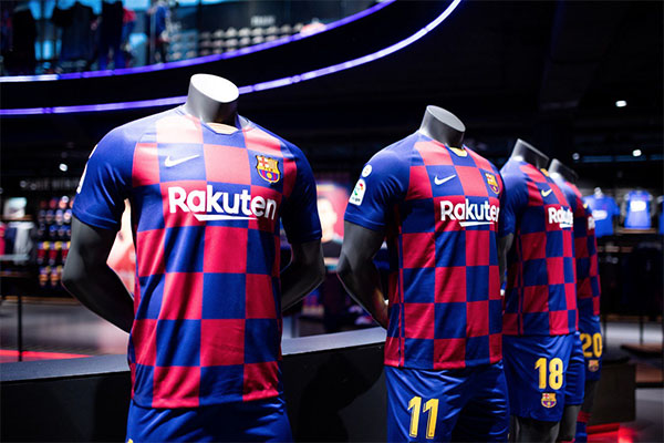 El Barça presenta las nuevas camisetas del equipo
