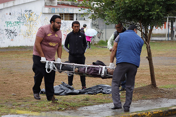 Dipsómano fallece en parque de La Popular; su sobrina lo encontró