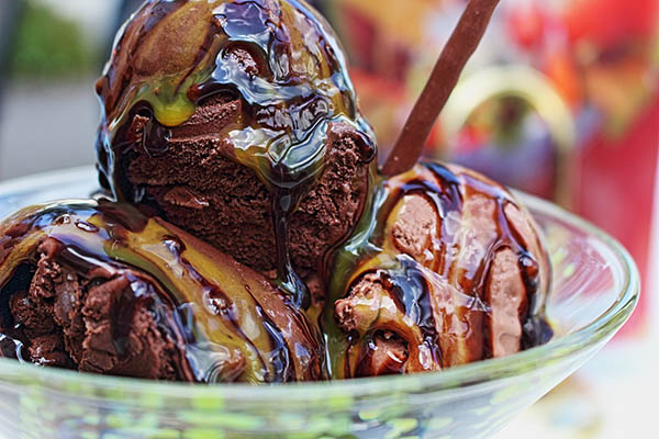 Helados con petróleo, oro y alcohol, para degustar en festival de Moscú