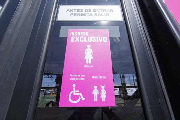 Ponen en marcha “vagones rosas” en RUTA, solo para mujeres y niños