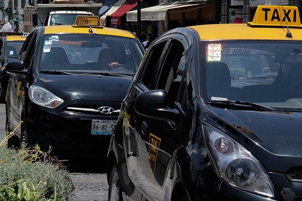 Taxistas frustran asalto y casi linchan a los delincuentes