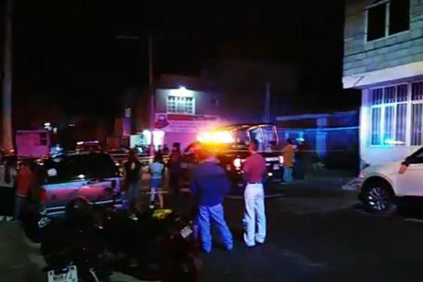 Ejecutan a un automovilista y dejan herido a su acompañante