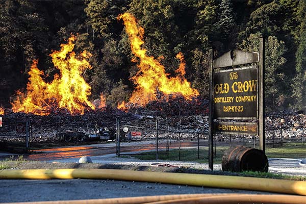 Un incendio destruye 45,000 barriles de whisky en un almacén de Jim Beam en Kentucky