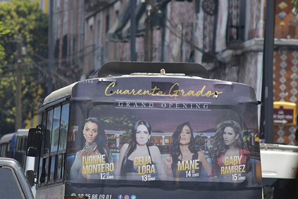 Aprueban prohibición de publicidad sexista en transporte público