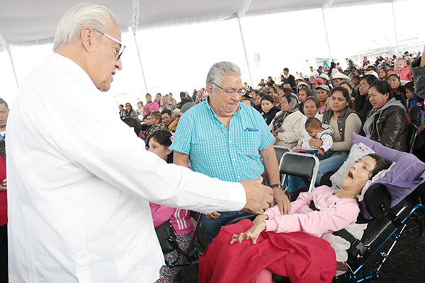 Entrega Gobierno del Estado aparatos ortopédicos, auditivos y anteojos