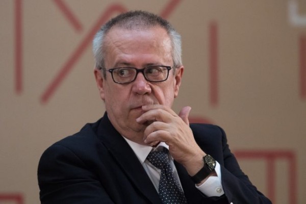 Los críticos de Urzúa ahora lo elogian