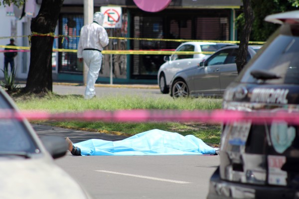 Hombre asesinado en Anzures solo traía $1,900; descartan robo y secuestro