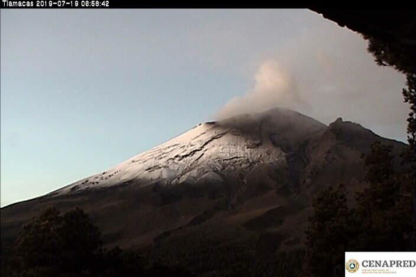 Recomiendan no acercarse a menos de 12 kilómetros del cráter del Popocatépetl