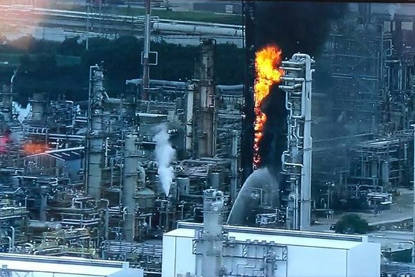 Incendio en planta de ExxonMobil en Texas deja 37 heridos