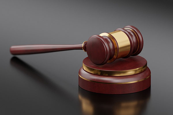 Suspenden orden de aprehensión contra madre de Lozoya