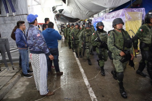 Corporaciones policiacas y la Guardia Nacional ponen orden en tianguis de Texmelucan