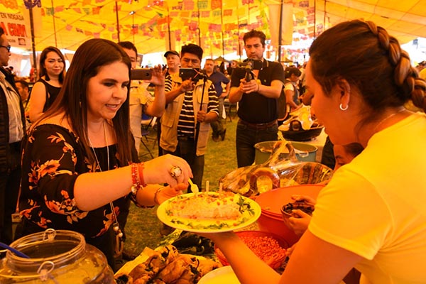 Norma Layón inauguró la XV edición de la Feria del Chile Poblano en Tlanalapan
