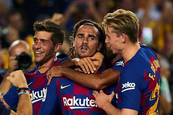 Barcelona golea 5-2 al Betis sin Suárez ni Messi