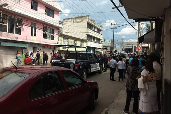 Percance vial termina con dos baleados