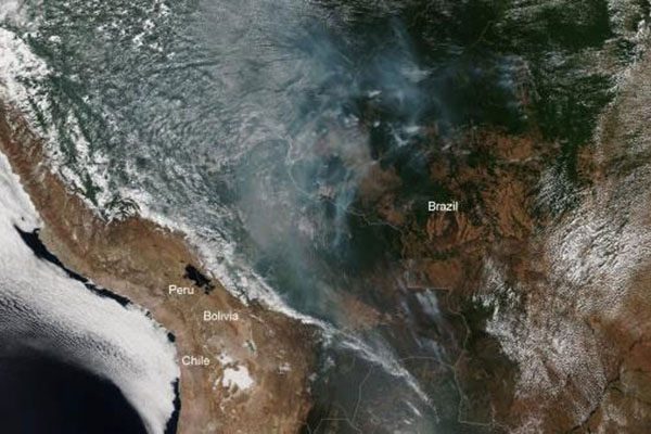 Sonda de la NASA detecta monóxido de carbono de incendios de Brasil