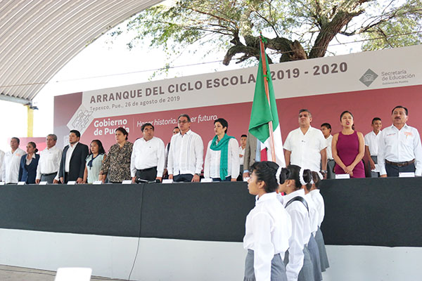 Se compromete Barbosa a apoyar escuelas de zonas vulnerables