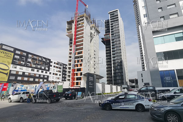 Cayó anoche en el cubo del elevador; dicen que fue un accidente laboral