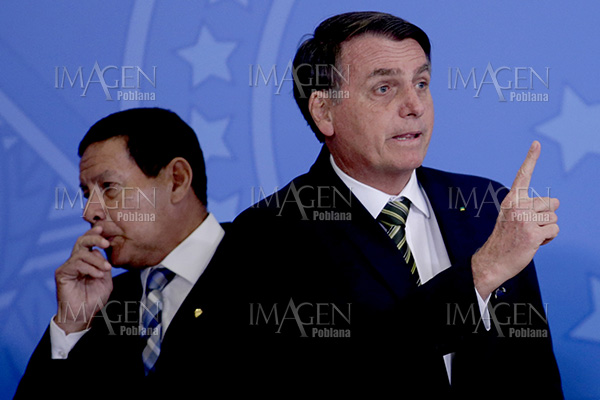 Presidente de Brasil aceptará ayuda del G7 si su par francés le pide disculpas