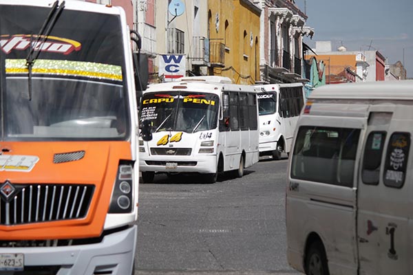 Difícil identificar unidades “pirata” del transporte público