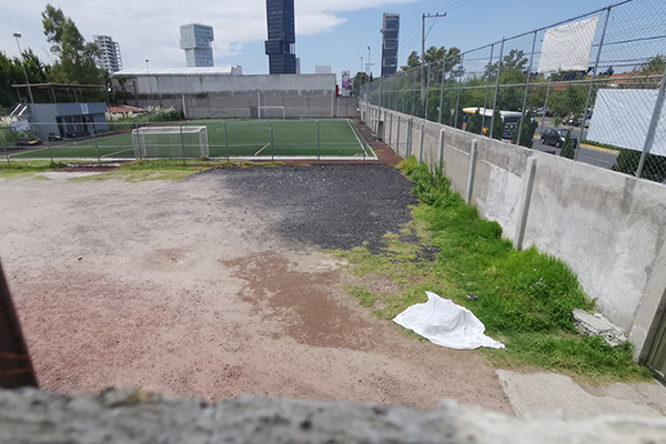 Degüellan a velador en canchas de fútbol rápido de Zavaleta