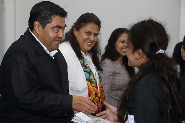 Recibe gobernador a 35 estudiantes ganadores de la Olimpiada del Conocimiento