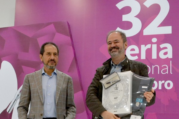 Presenta Juan Villoro El Vértigo Horizontal en la Fenali 2019