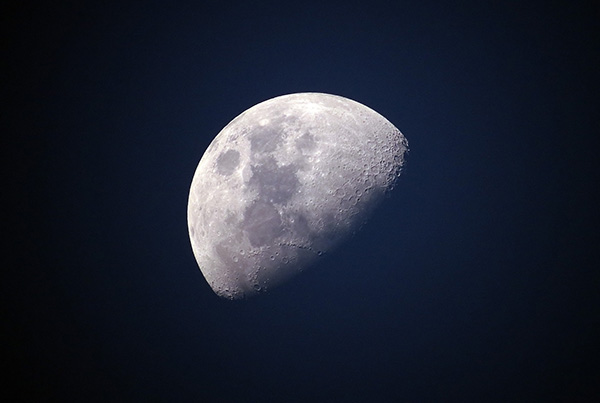 Una sonda china encuentra algo extraño en la cara oculta de la Luna