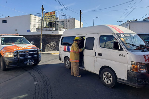 Camioneta embiste a unidad de la Ruta 21; hay 8 heridos