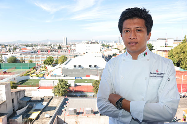 Enaltecer la gastronomía poblana, objetivo del chef Abraham Almazán