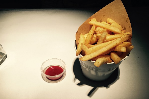 ¡Se quedó ciego por comer pura comida chatarra!
