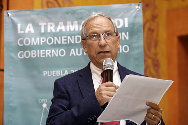 Enrique Cárdenas, “camaleónico” a conveniencia