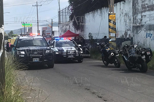 Sujetos asaltan a conductora de un Camaro; se llevan un celular y 15,000 pesos