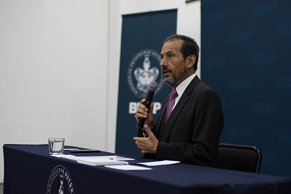 Para mejorar y dar soluciones, Esparza dialoga con comunidad universitaria