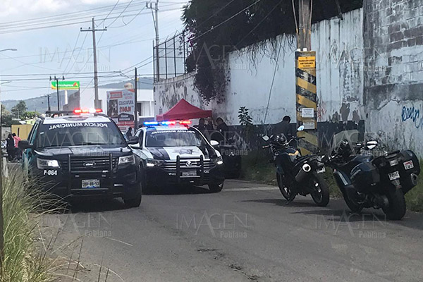Exedil de Amozoc y una regidora, los asaltados del Camaro