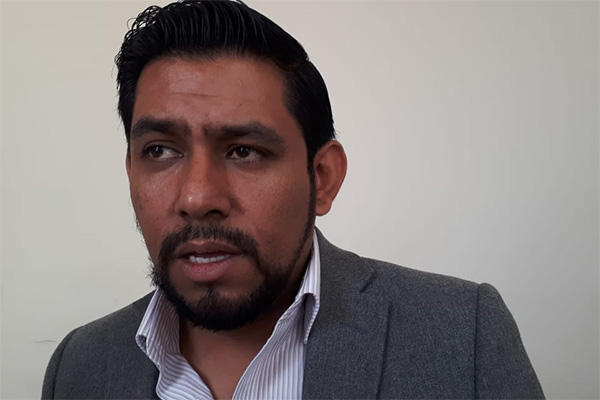 Una burla, obligar a vecinos a bachear: regidor de Morena
