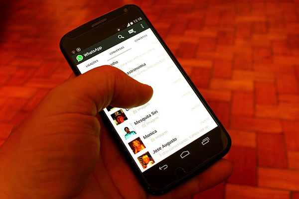 Hay una forma de leer los mensajes que borran en WhatsApp
