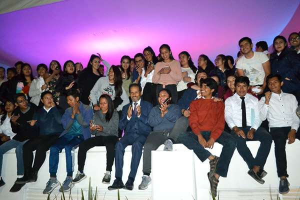Se reúne Esparza con jóvenes de la Casa del Estudiante “Hermanos Serdán”