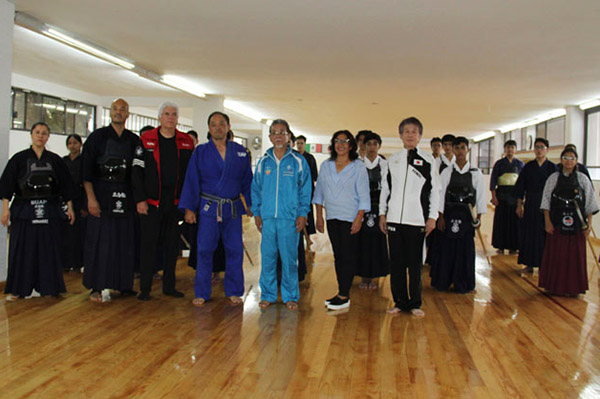 Culmina clínica de kendo en la Dirección de Cultura Física de la BUAP