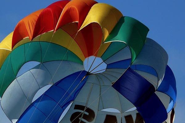 Nonagenario se lanza en paracaídas y no piensa dejar de hacerlo