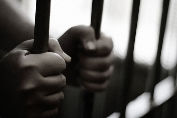 Niña de seis años es arrestada… ¡por hacer berrinche!