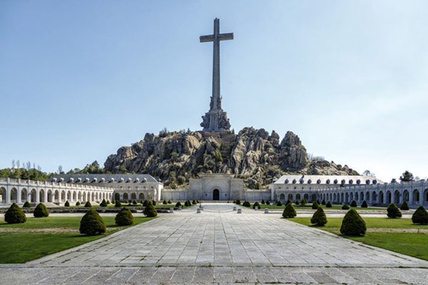 El Tribunal Supremo de España avala la exhumación de los restos de Franco