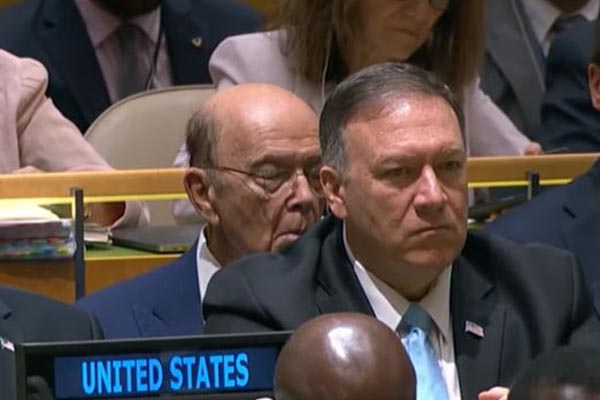 Secretario de Comercio de EU se queda dormido durante discurso de Trump