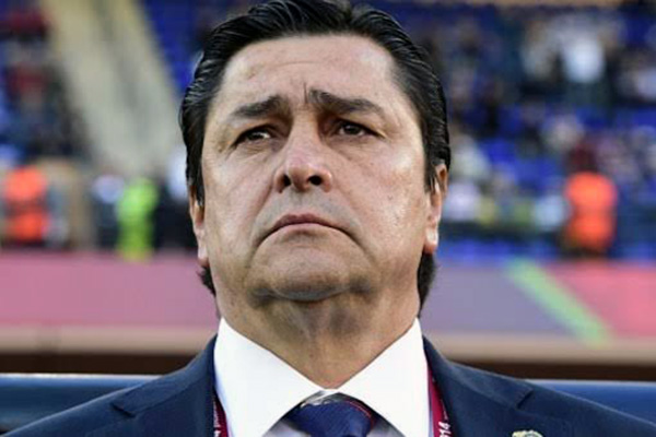 Luis Fernando Tena intentará sacar a Chivas del hoyo