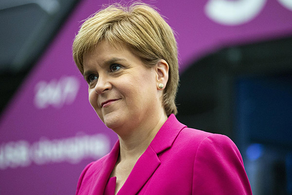 La ministra principal de Escocia propone derrocar a Boris Johnson