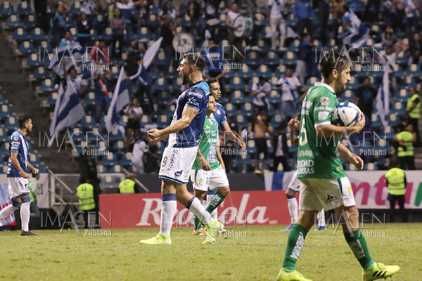 Una Franja irreconocible le pega al León